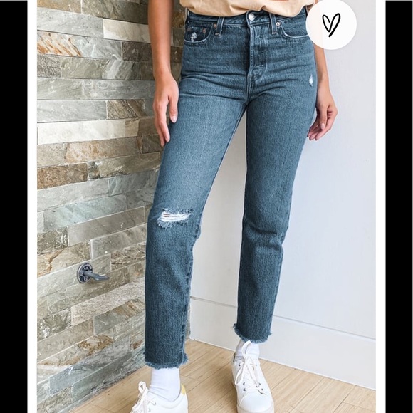 Levi's Wedgie Icon Fit Medium Distressed Jean - Picture 2 of 12